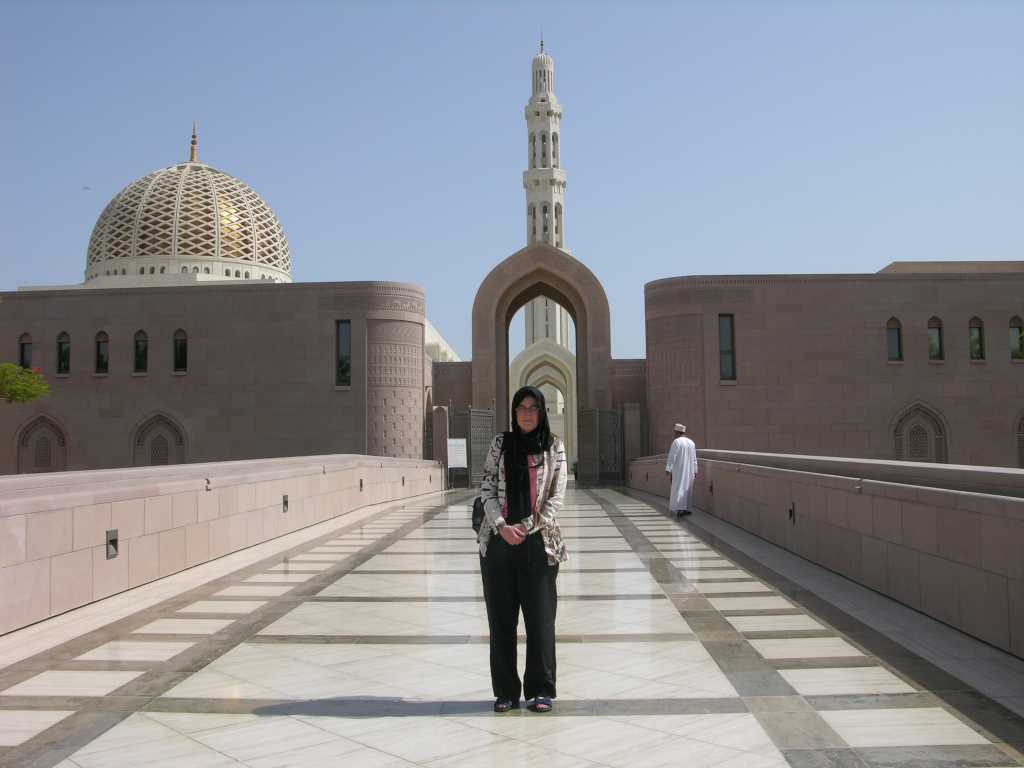 Muscat 04 Grand Mosque 03 Entrance With Female Dress Code Women visiting the mosque have to cover almost everything from their hair and neck to shoulders, arms and legs. Here is Charlotte in her official dress code to enter Muscat�s Grand Mosque.